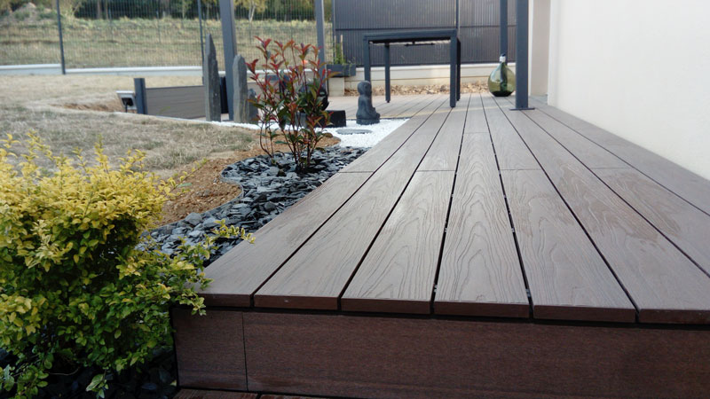 Zoom terrasse composite UltraProtect et finition