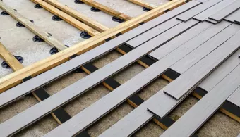 Structure de terrasse en lambourdes pin