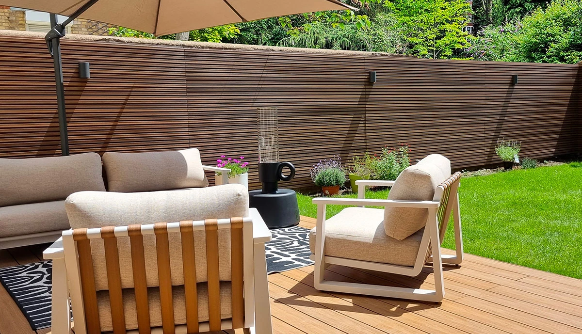 Lames de bardage claire voie en bois composite NEO XL | neowood