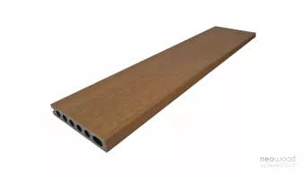 Lame de départ UltraProtect pour une terrasse composite bien finie