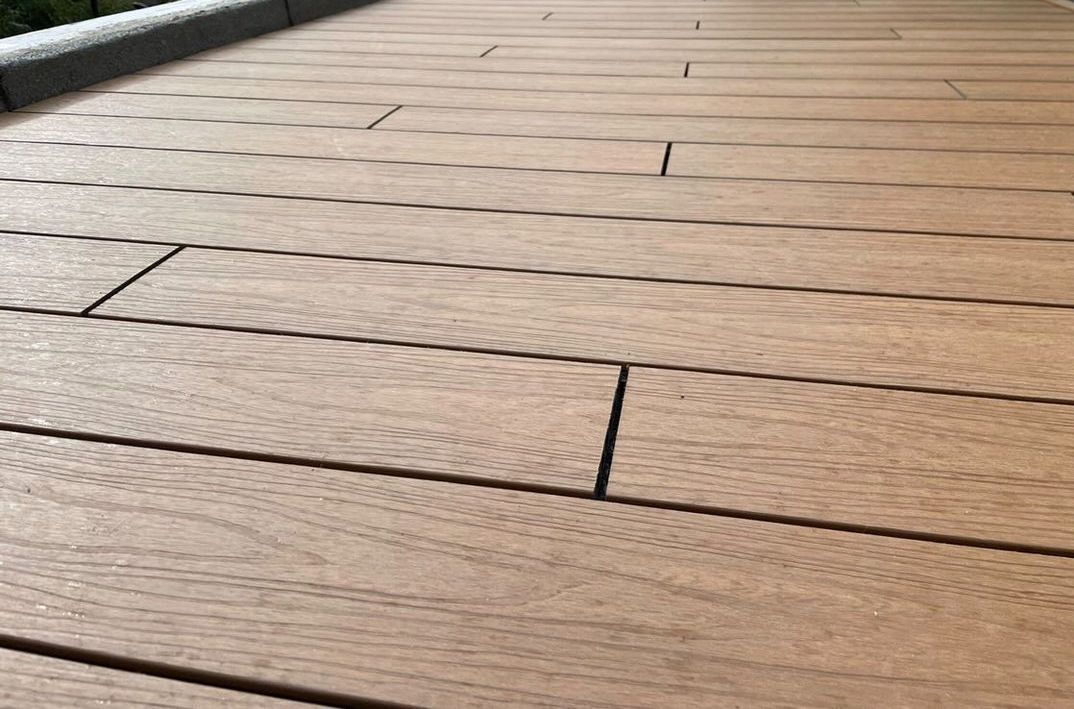 Zoom lame de terrasse en bois composite