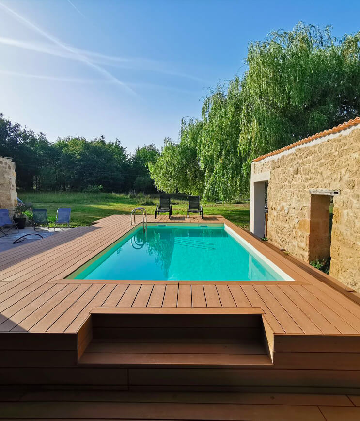 Plage de piscine en composite UltraProtect teinte teck