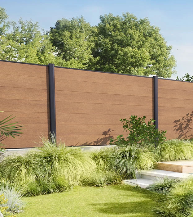 Panneau en bois composite Neowood, avec son bouclier de protection 360° UltraProtect