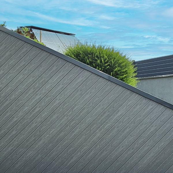 Bardage diagonal en bois composite UltraProtect anthra