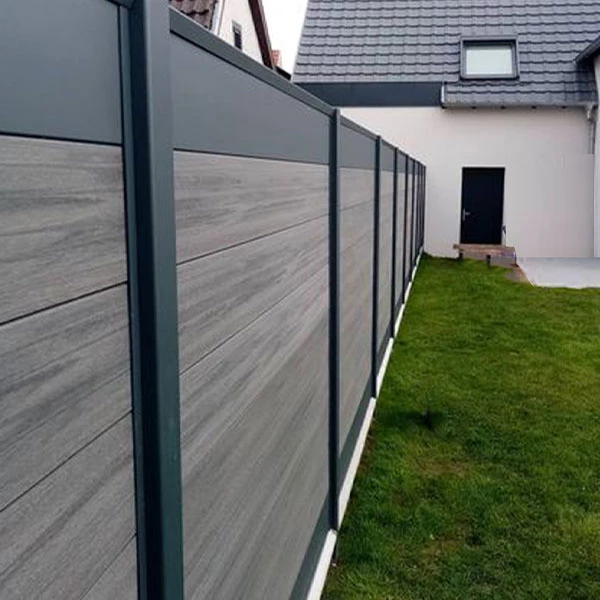 Clôture en bois composite UltraProtect béton