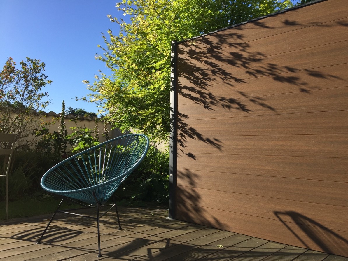 Clôture en bois composite teinte teck