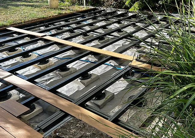 Structure aluminium pou terrasse en bois composite