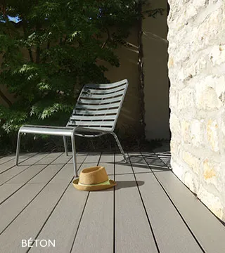 Terrasse en bois composite teinte béton