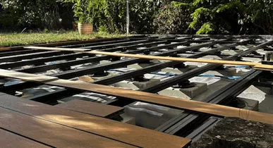 Terrasse en composite sur structure aluminium sol dur